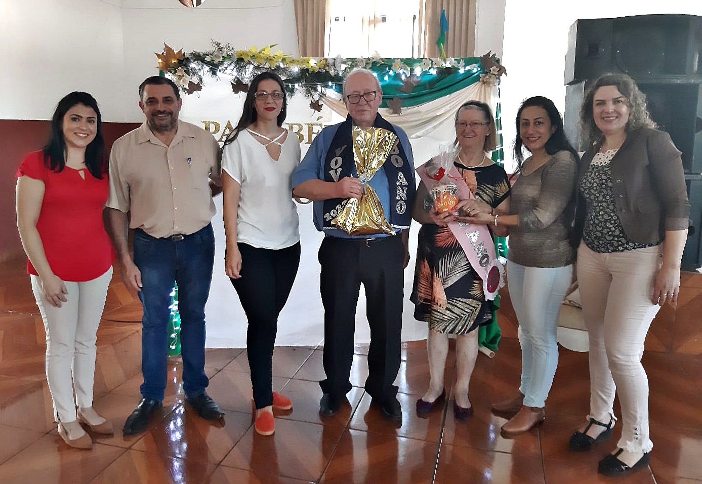 Muita diversão marcou o Chá da Vovó e do Vovô no Clube União Operária  